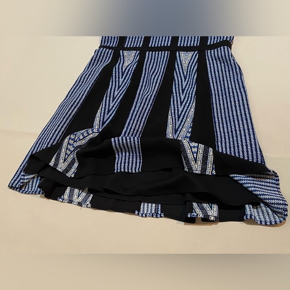 Stunning BCBGMaxAzria dress - Picture 4 of 11